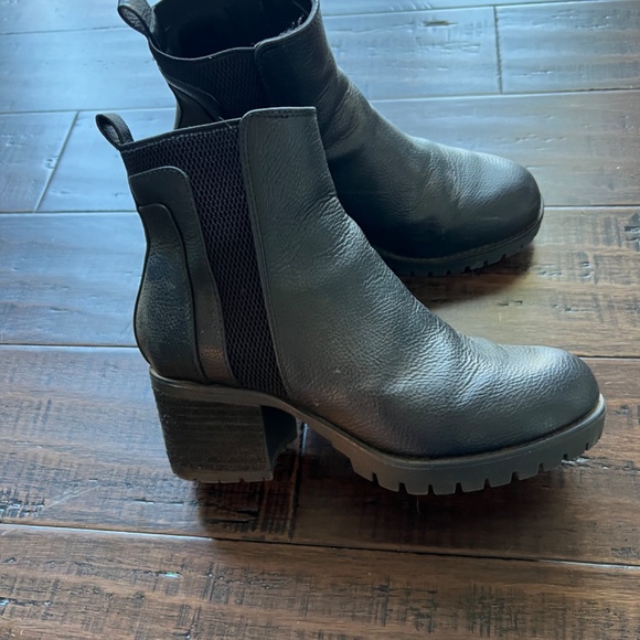 MIA Black Booties - Picture 2 of 3